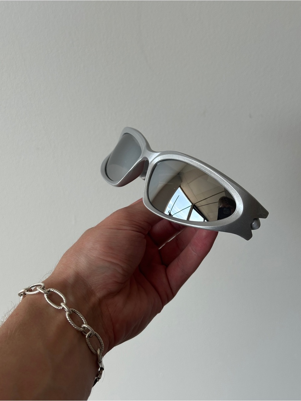 Women’s Silver Mirrored Sunglasses – Modern Sculpted Frame